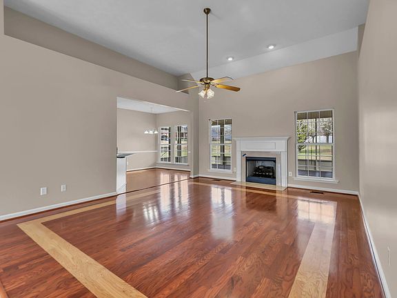 5th image of 1043 Whitley Pl
