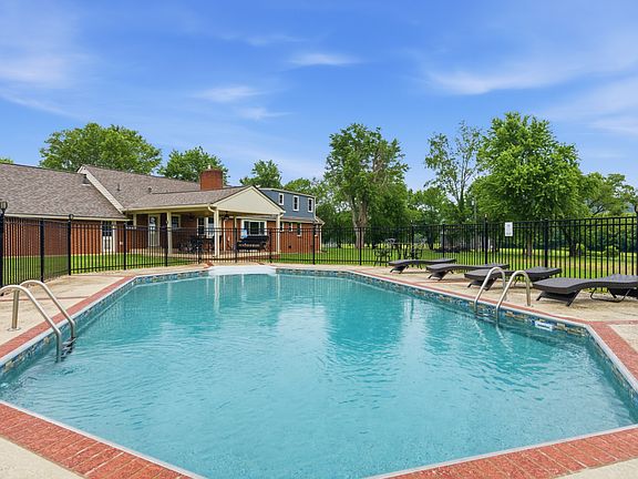 4th image of 1108 Lakeview Dr