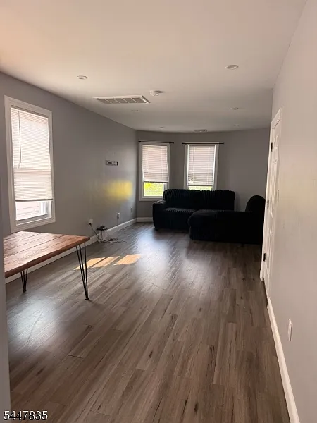 3 bed, 1.0 bath, $2,500 — Photo 3