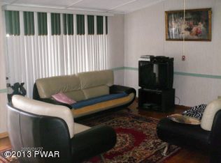 194 Hillside Dr, Greentown, PA 18426