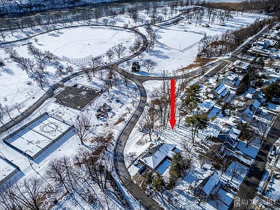 4th image of 2506-18 Riverview Ave
