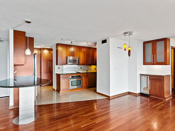 4th image of 330 W Diversey Pkwy #807809
