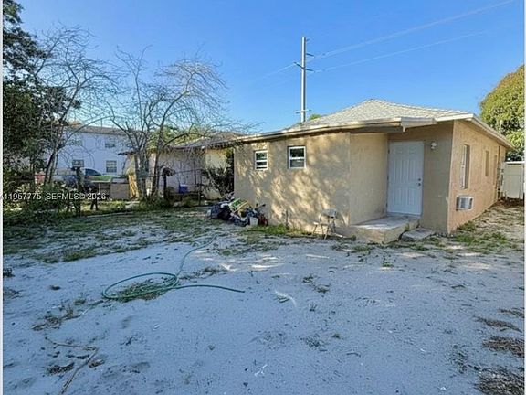 5th image of 338 SW 1st Ter