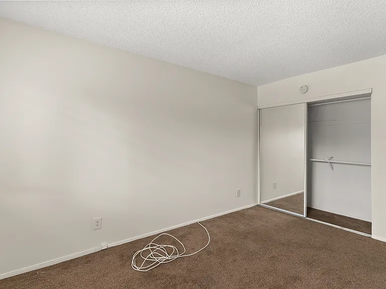 66 Christamon S — Photo 17
