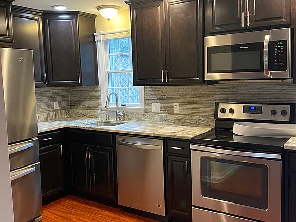 2nd image of 19 Woodbench Ct