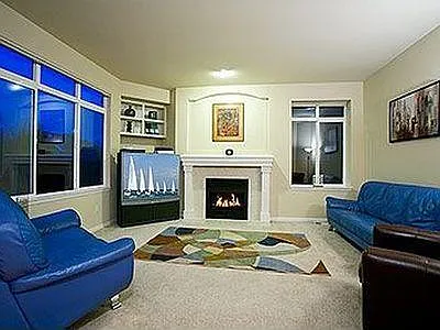 3319 Monterey Ct NE — Photo 3