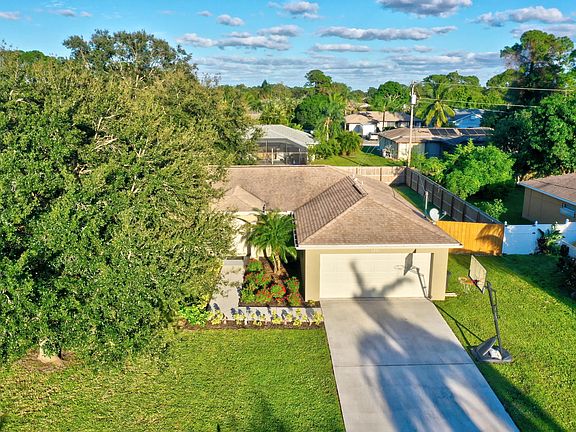 4th image of 1201 SE Naples Lane