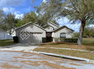 2384 Barons Ct, Tavares, FL 32778