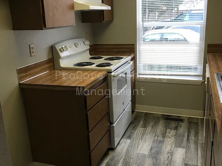 803 NW 2nd St — Photo 3