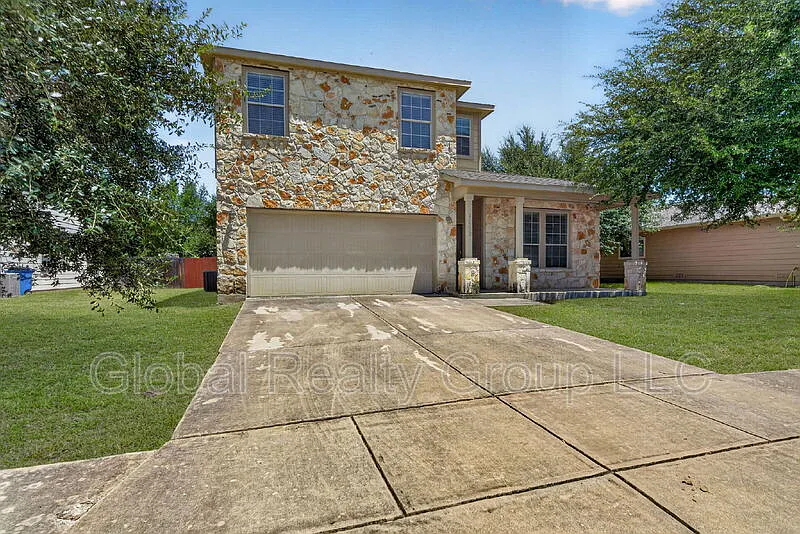 5 bed, 2.5 bath, 2577 sqft, $1,995 — Photo 2