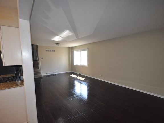 3rd image of 5005 W 105th St