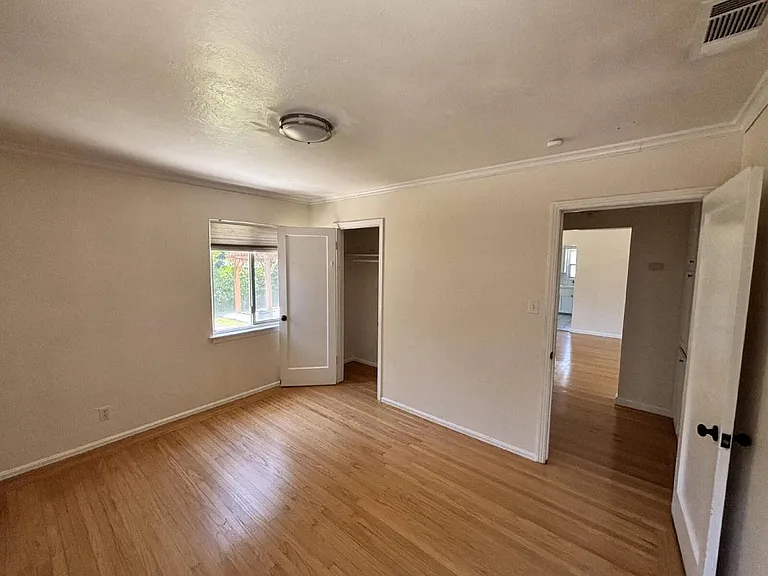 1110 Sherburn Ave — Photo 10