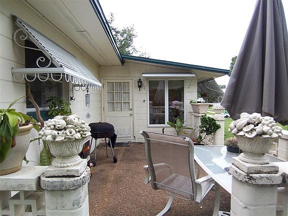 Open patio a perfect place to barbacue!