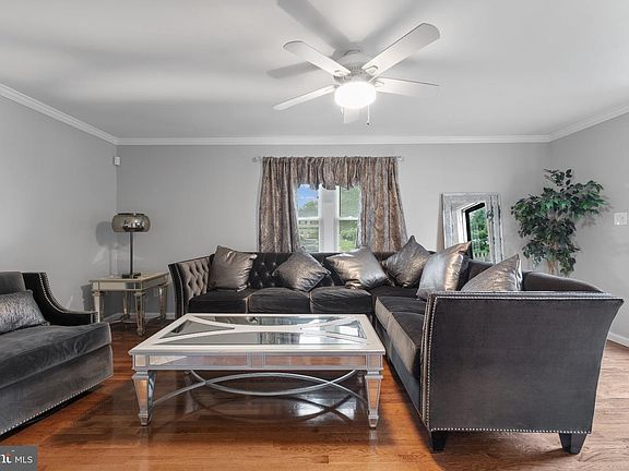 4th image of 400 Liberty Ct