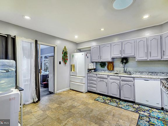 5th image of 14117 Chelmsford Rd