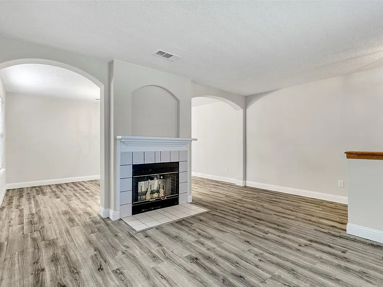 8105 Flowertree Dr — Photo 23