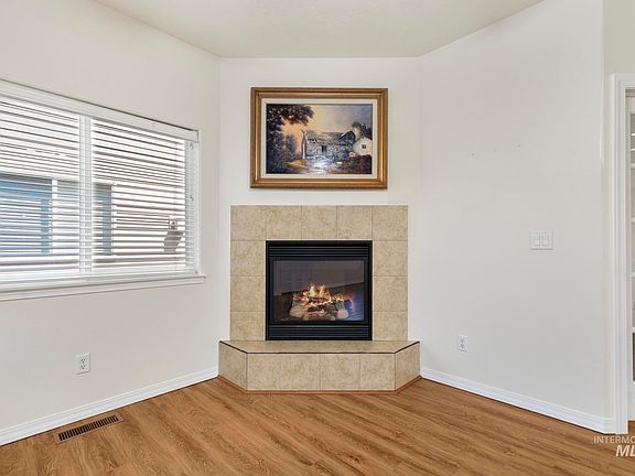 4th image of 167 New Hampshire Way
