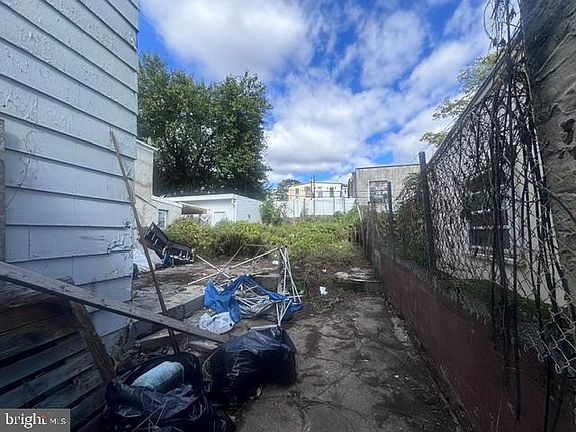5th image of 1353 Sellers St