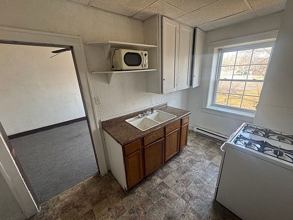 5th image of 2112-2118 N Linn St #12