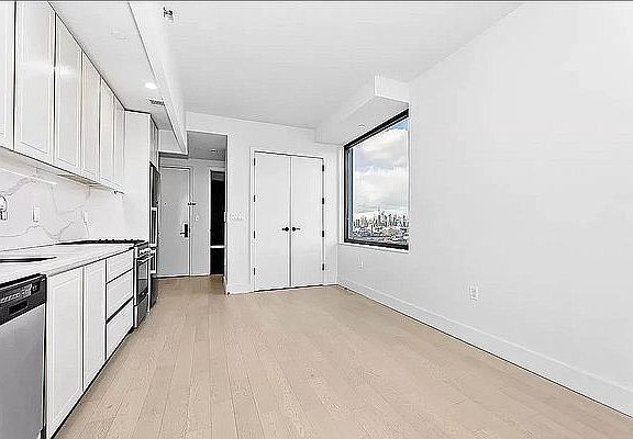3rd image of 644 4th Ave #807