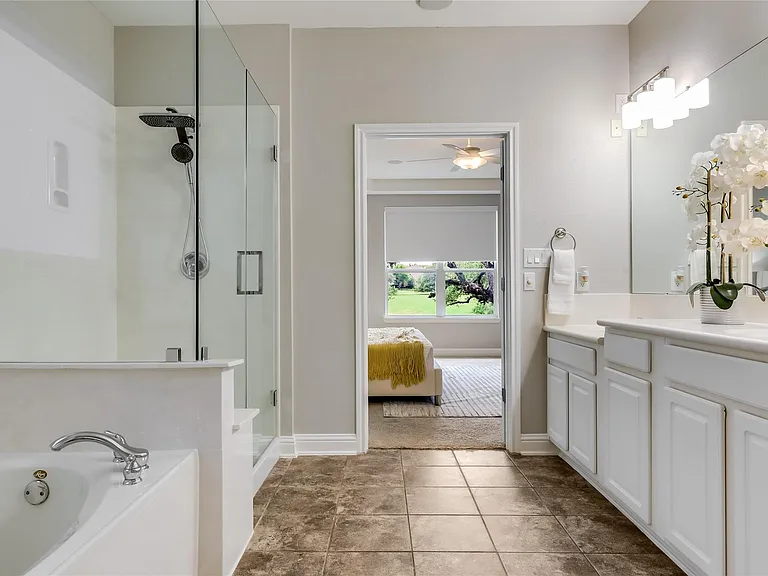 10400 Roy Butler Dr — Photo 21