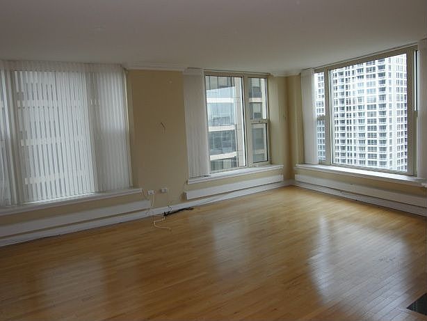 1st image of 25 E Superior St APT 3204
