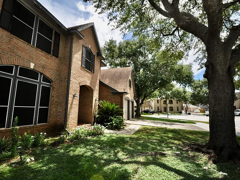 8819 Hedgestone Ct — Photo 30