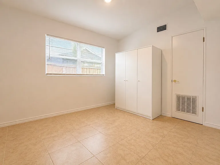 1716 E Kaley Ave — Photo 10