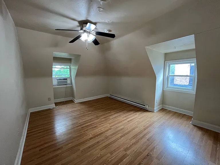 217 Stratford Ave — Photo 59