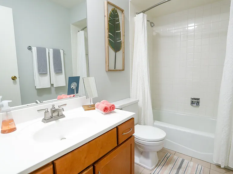 Farmingdale Apartments — Photo 35