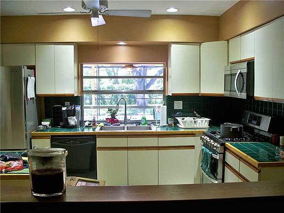 4th image of 15220 SW 84th Ct