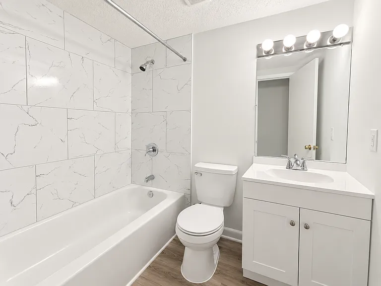 Secondary/Hallway Bathroom