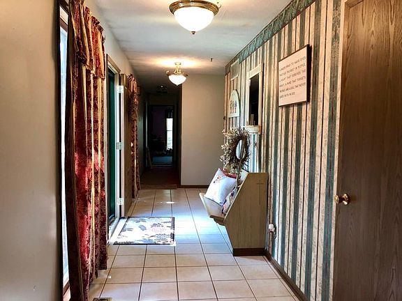 2nd image of 838 Santa Monica Ave