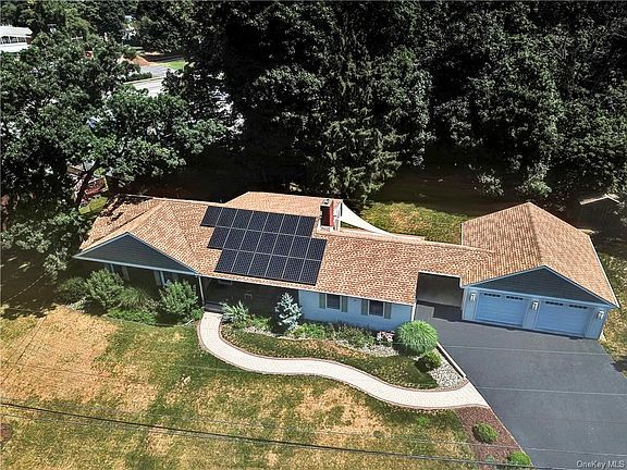 3rd image of 17 Willis Ave