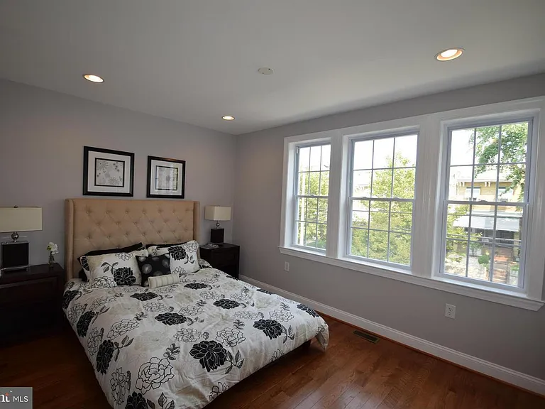 Main bedroom/Upper level