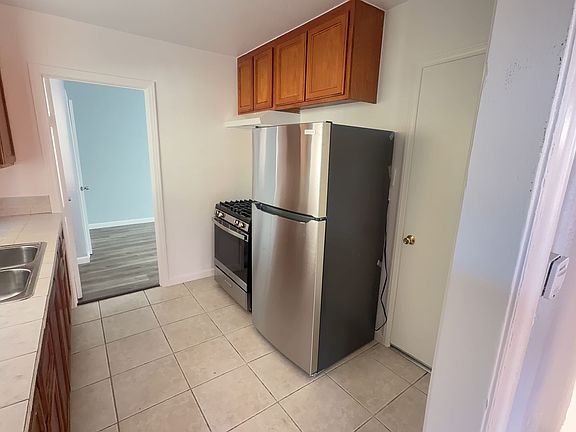 5th image of 1020-1024 N Myrtle Ave #1022