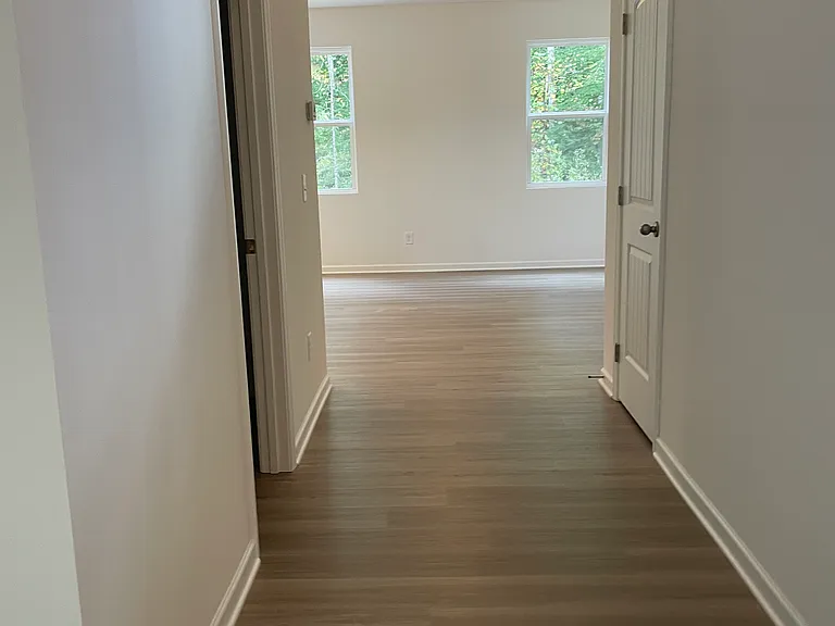 146 Parkwood Dr — Photo 4