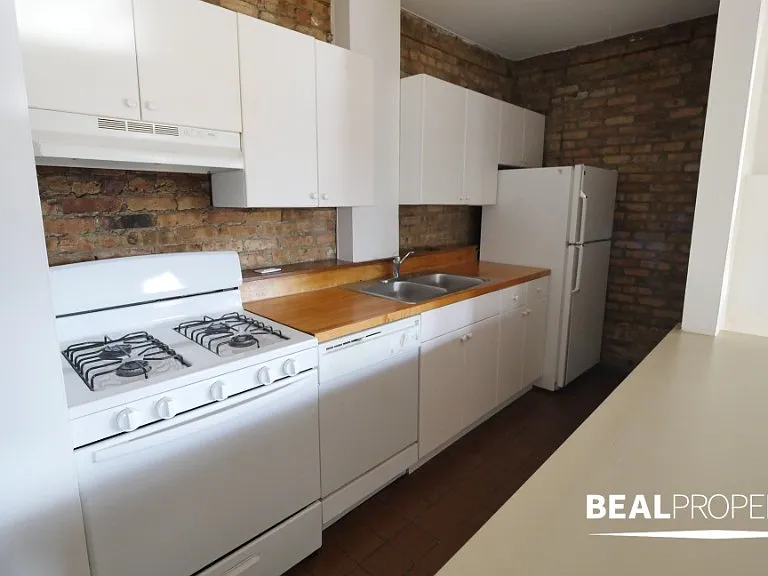 556 W Wellington Ave #3F — Photo 4