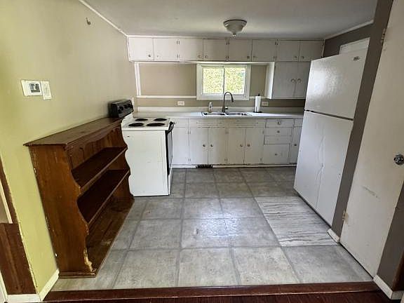 3rd image of 111 Jellico Ln