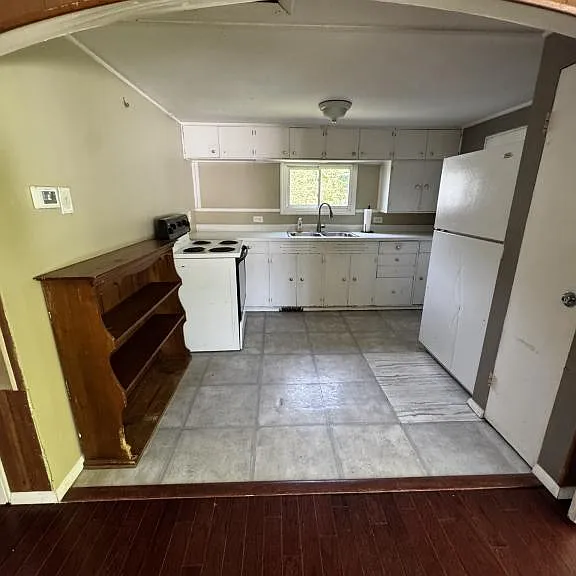 111 Jellico Ln — Photo 3