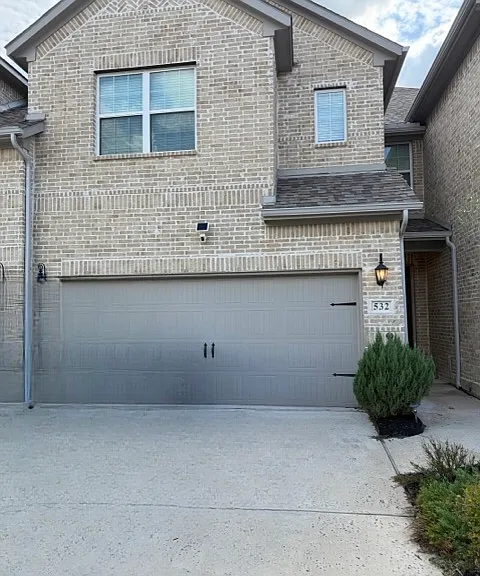 532 Hutchinson Ln — Photo 1