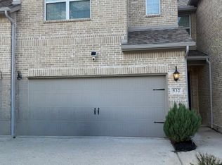 532 Hutchinson Ln, Lewisville, TX 75077