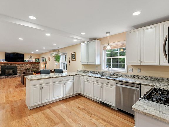 3rd image of 4 Baker Lane