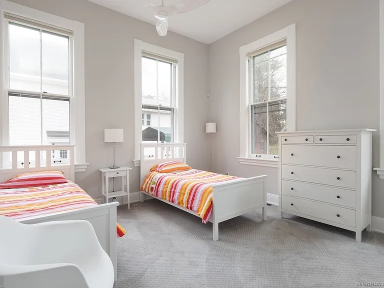 33 Sharon Rd — Photo 10