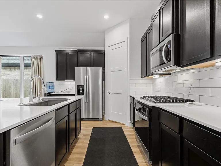 318 Springfield Terrace Dr — Photo 3
