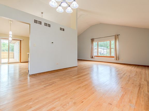 4th image of 15609 Clifton Park Ave