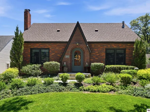 2643 Woodsdale Blvd, Lincoln, NE 68502