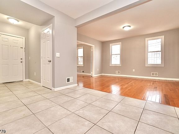 3rd image of 151 Vermont Ave