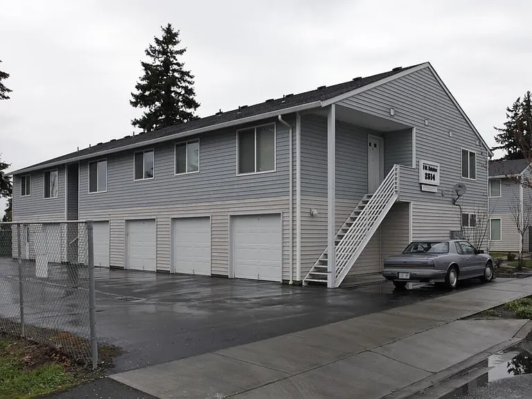 2614 O St #9 — Photo 9
