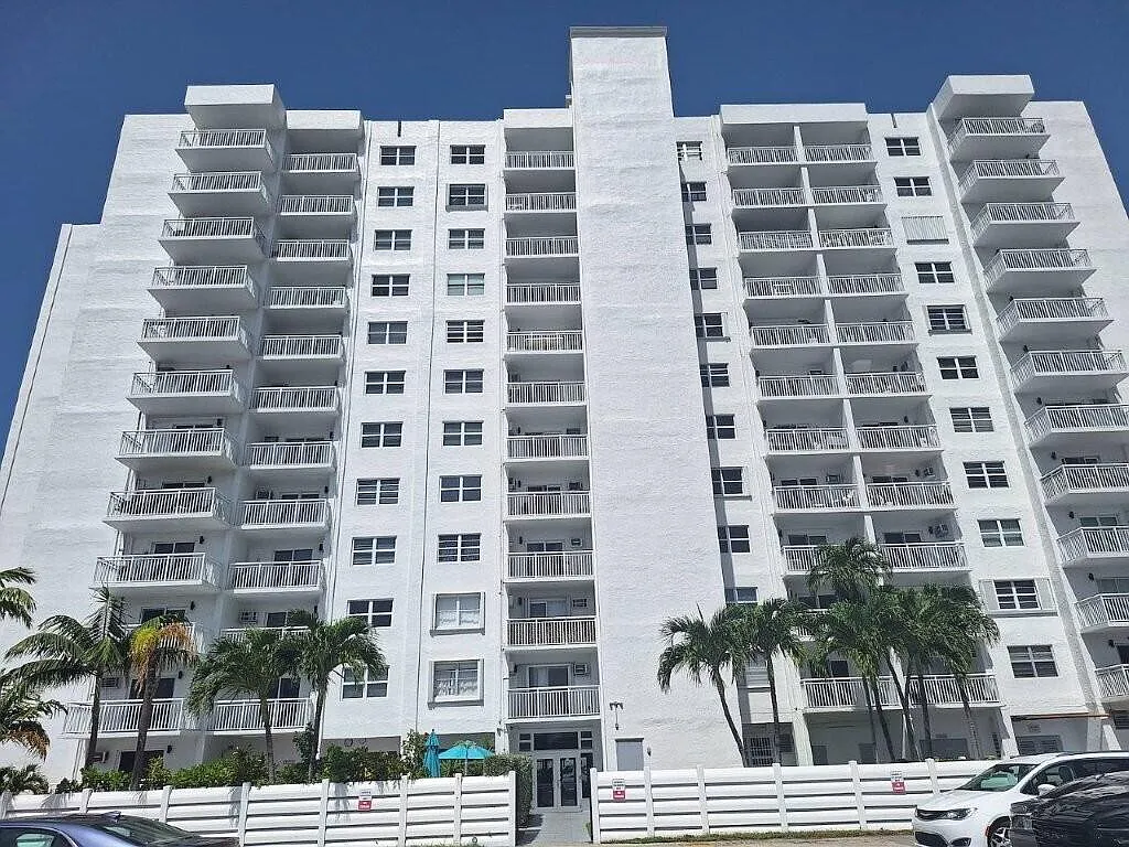 1 bed, 1.0 bath, 647 sqft, $1,800 — Photo 2